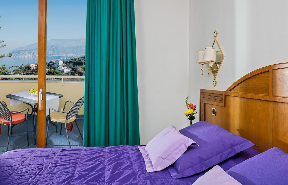 Grand Hotel Vesuvio Sorrento Esterno foto