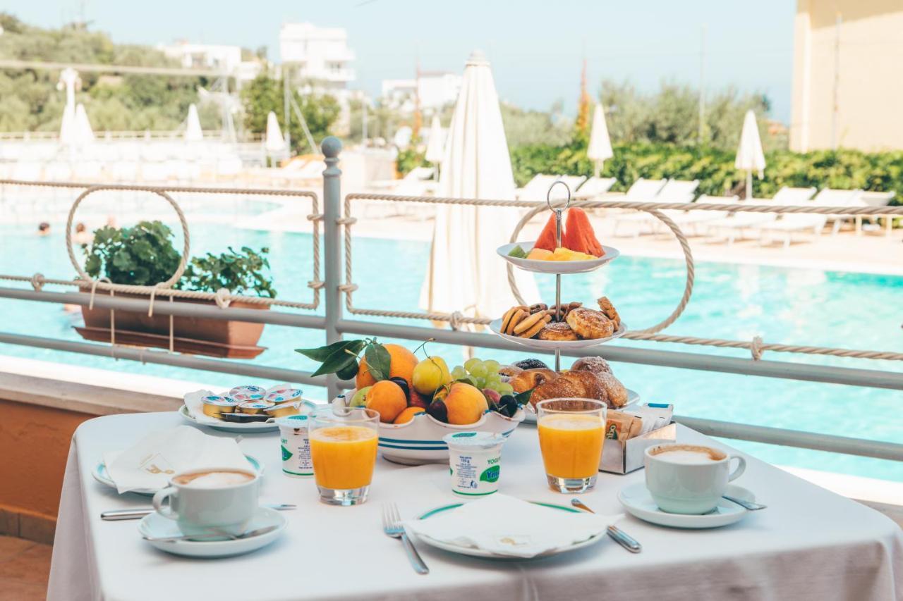 Grand Hotel Vesuvio Sorrento Esterno foto