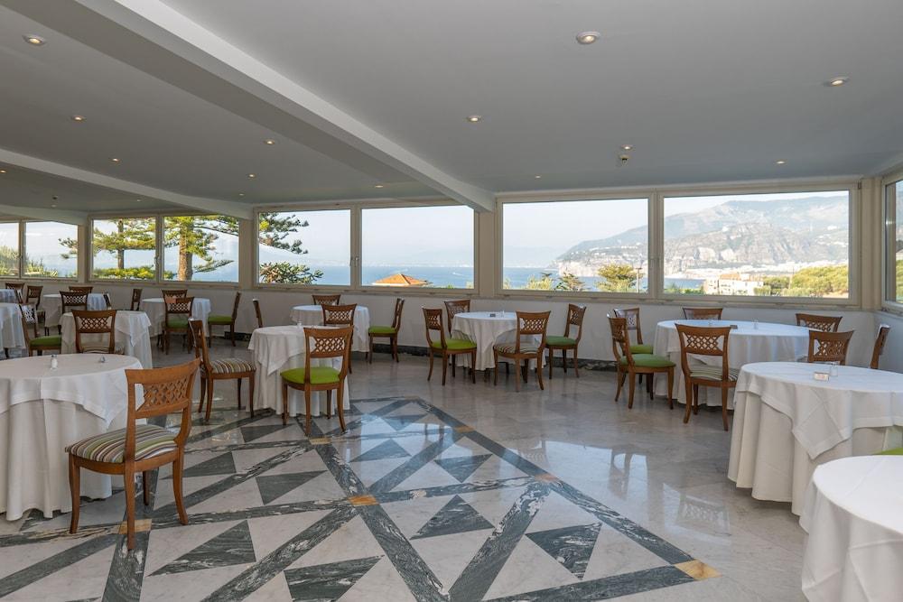 Grand Hotel Vesuvio Sorrento Esterno foto