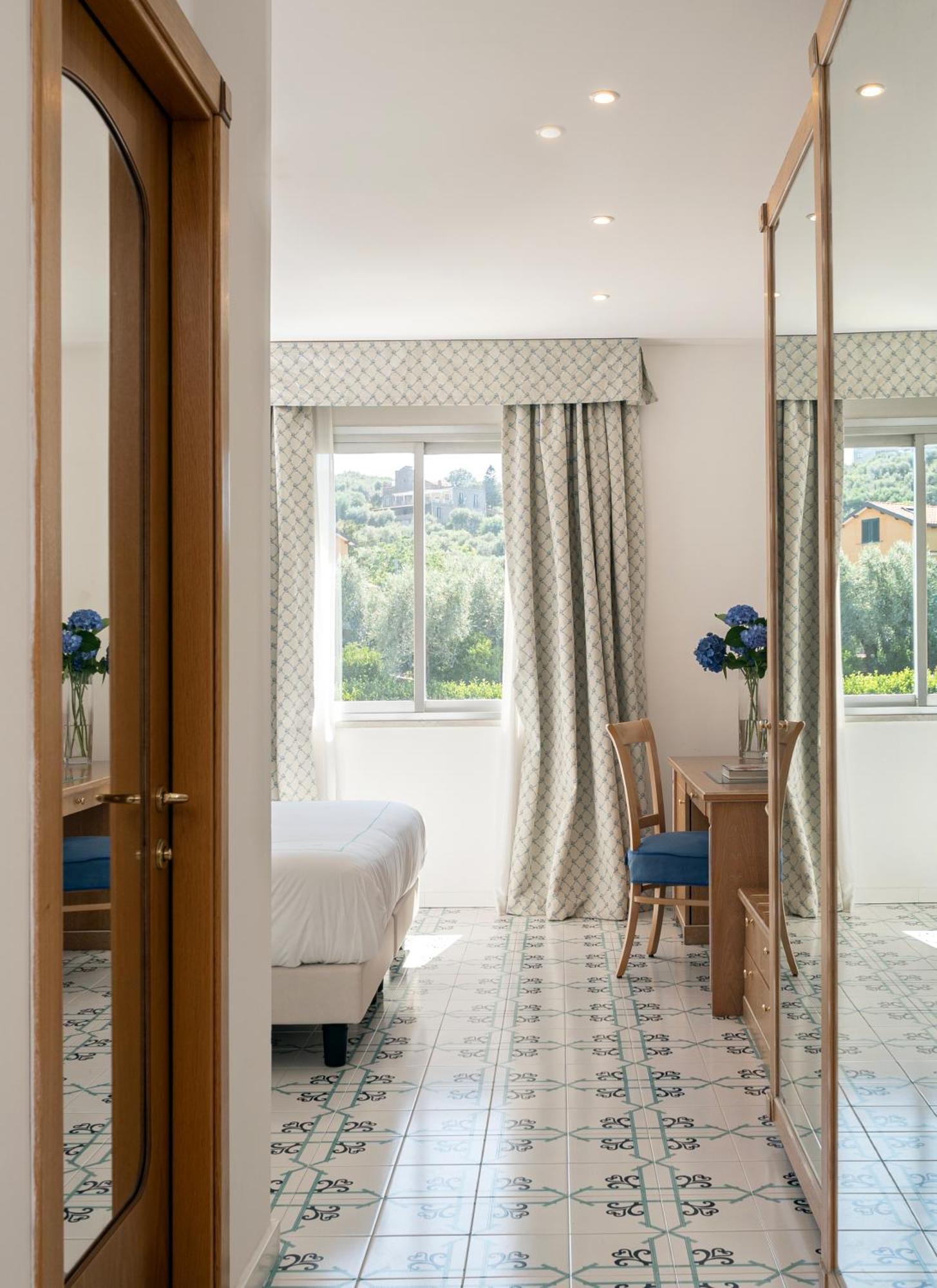 Grand Hotel Vesuvio Sorrento Esterno foto