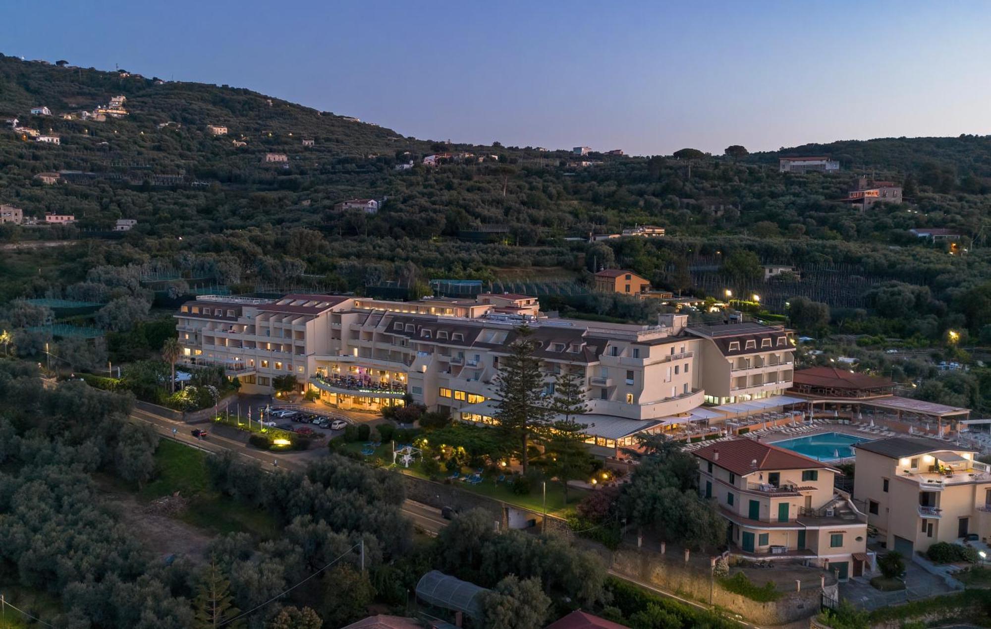 Grand Hotel Vesuvio Sorrento Esterno foto