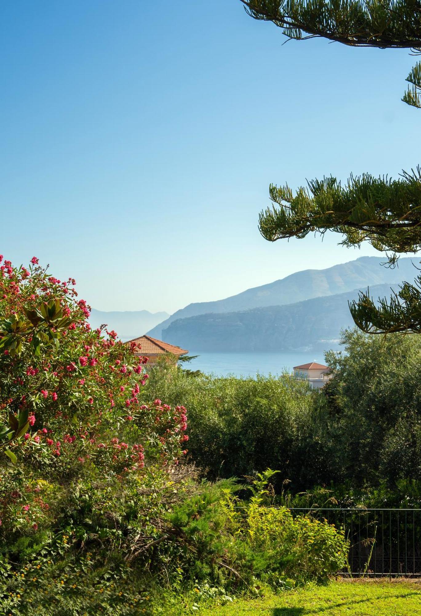 Grand Hotel Vesuvio Sorrento Esterno foto