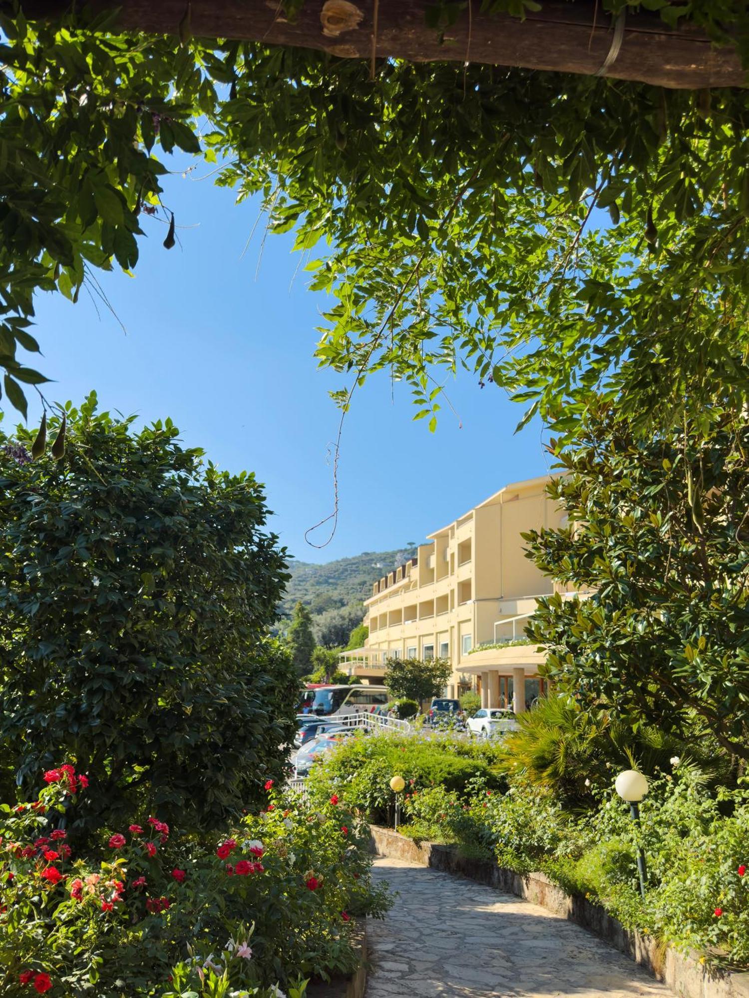 Grand Hotel Vesuvio Sorrento Esterno foto