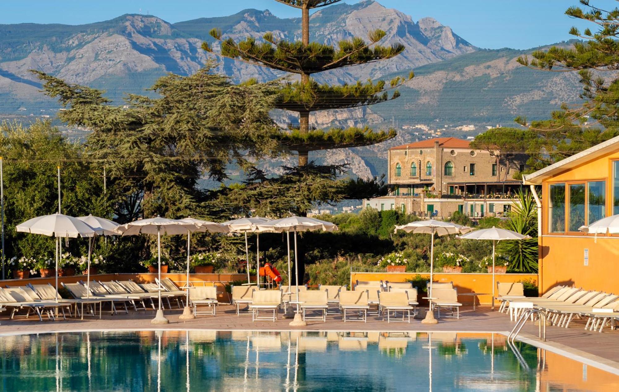 Grand Hotel Vesuvio Sorrento Esterno foto