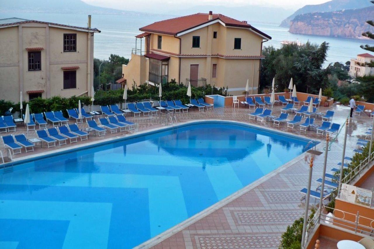Grand Hotel Vesuvio Sorrento Esterno foto