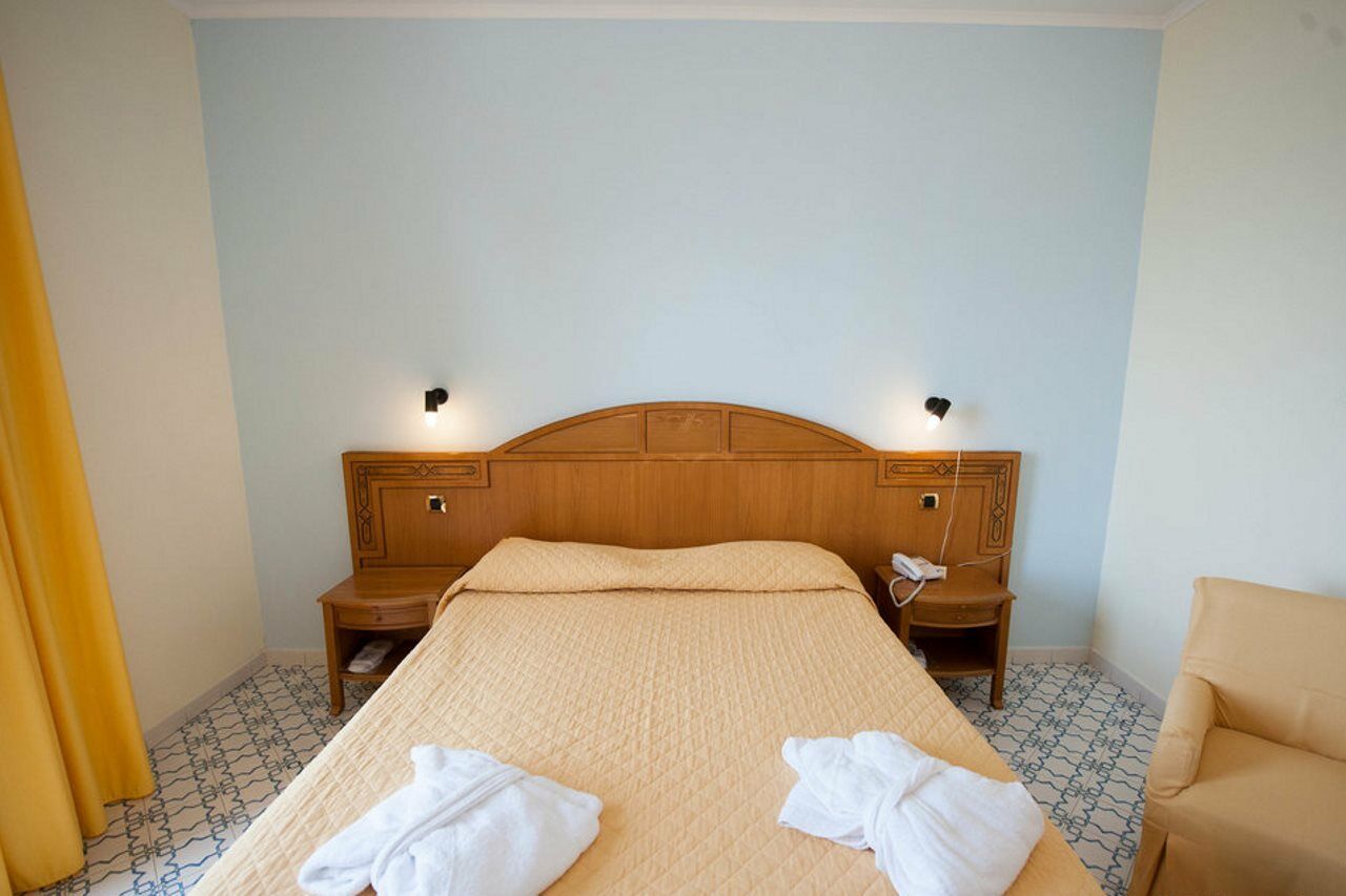 Grand Hotel Vesuvio Sorrento Esterno foto